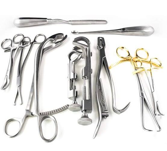 The Versatility of Kelly Clamps and the Global Reputation of Surgical Instruments Manufacturers in Pakistan