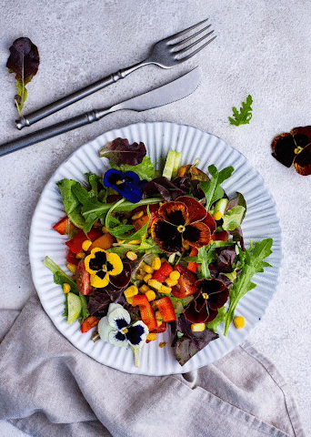 Edible Flowers: How to Decorate Dishes Beautifully (and Deliciously)