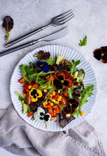 Edible Flowers: How to Decorate Dishes Beautifully (and Deliciously)