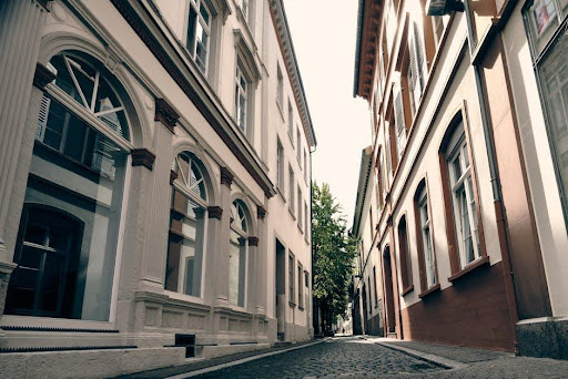 What’s the Difference Between Precast and Traditional Concrete?