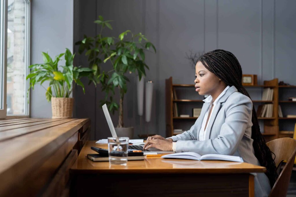 Consultant Wiufamcta Jivbcqu